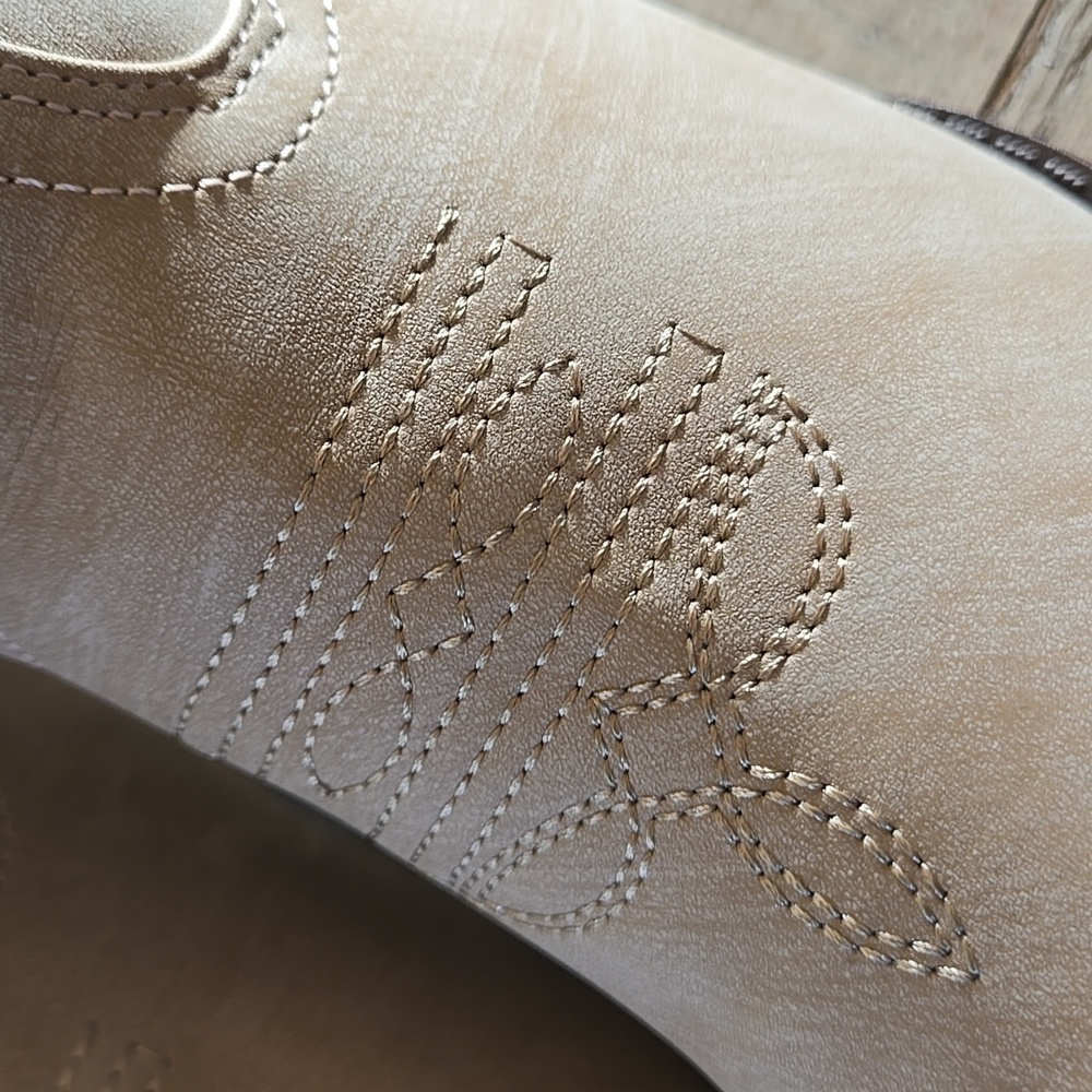 Bone Color Light Cream Colored Western Women's Boots NWT - Picture 15 of 17